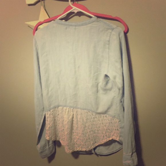 Woman’s long sleeved shirt - Picture 1 of 8